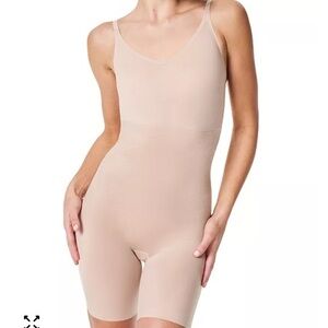 SPANX Women's Thinstincts Mid-Thigh Bodysuit Size M Color Tan